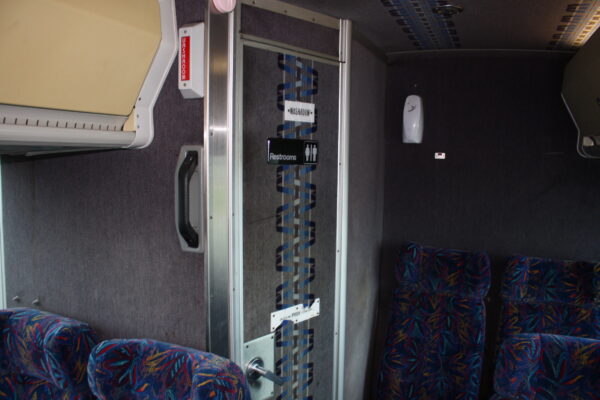 IMG 0473 600x400 - 1996 MCI TRANSIT BUS