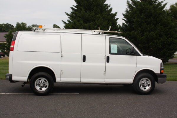 2015 CHEVROLET EXPRESS 3500 CARGO VAN WITH ACCESS PACKAGE - Image 5