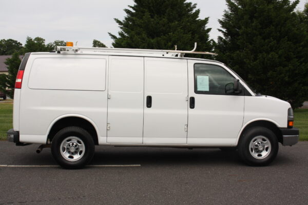 2015 CHEVROLET EXPRESS 3500 CARGO VAN WITH ACCESS PACKAGE - Image 3