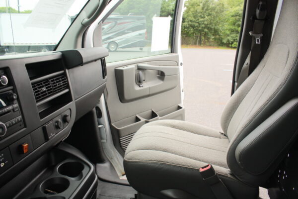 2015 CHEVROLET EXPRESS 3500 CARGO VAN WITH ACCESS PACKAGE - Image 20