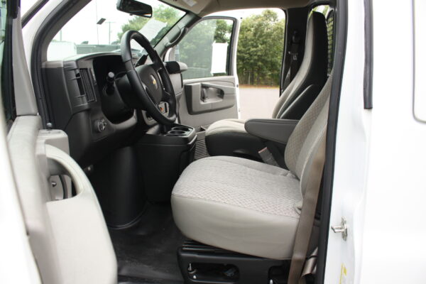2015 CHEVROLET EXPRESS 3500 CARGO VAN WITH ACCESS PACKAGE - Image 22
