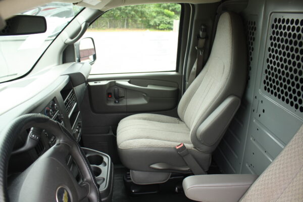 2015 CHEVROLET EXPRESS 3500 CARGO VAN WITH ACCESS PACKAGE - Image 30