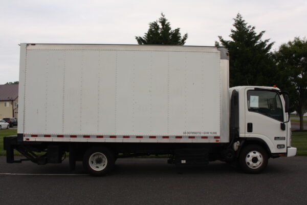 2015 ISUZU NPR BOX TRUCK WITH LIFT GATE - Image 8