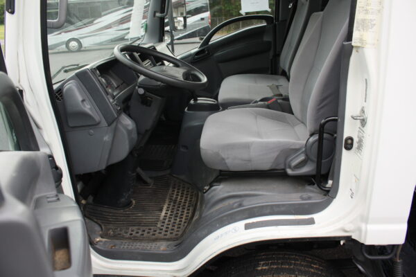 2015 ISUZU NPR BOX TRUCK WITH LIFT GATE - Image 6