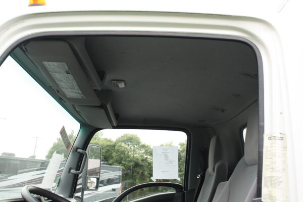 2015 ISUZU NPR BOX TRUCK WITH LIFT GATE - Image 3