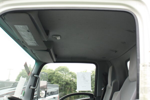 2015 ISUZU NPR BOX TRUCK WITH LIFT GATE - Image 20