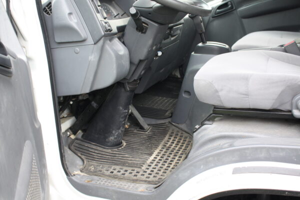 2015 ISUZU NPR BOX TRUCK WITH LIFT GATE - Image 19