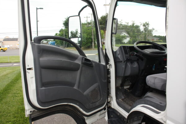 2015 ISUZU NPR BOX TRUCK WITH LIFT GATE - Image 18