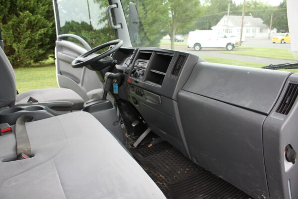 2015 ISUZU NPR BOX TRUCK WITH LIFT GATE - Image 15
