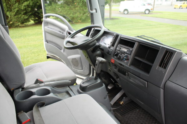 2015 ISUZU NPR BOX TRUCK WITH LIFT GATE - Image 14