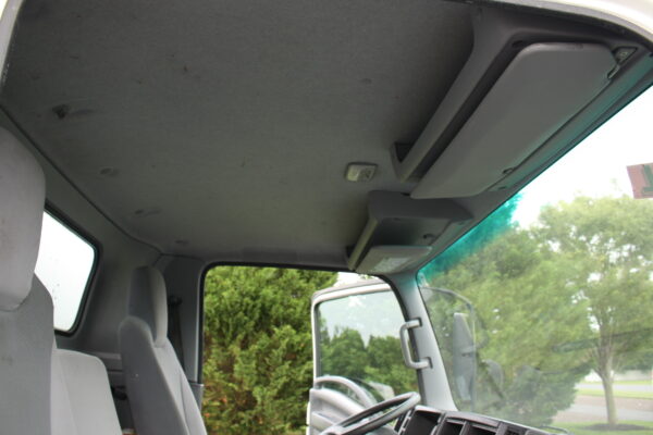 2015 ISUZU NPR BOX TRUCK WITH LIFT GATE - Image 13