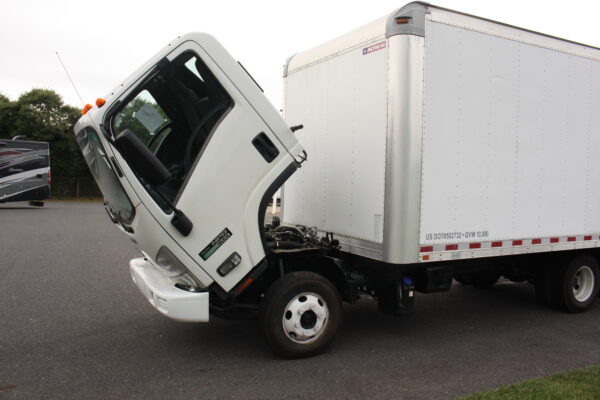 2015 ISUZU NPR BOX TRUCK WITH LIFT GATE - Image 28