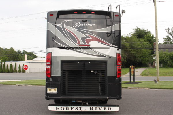 2013 FOREST RIVER BERKSHIRE MOTORHOME - Image 6