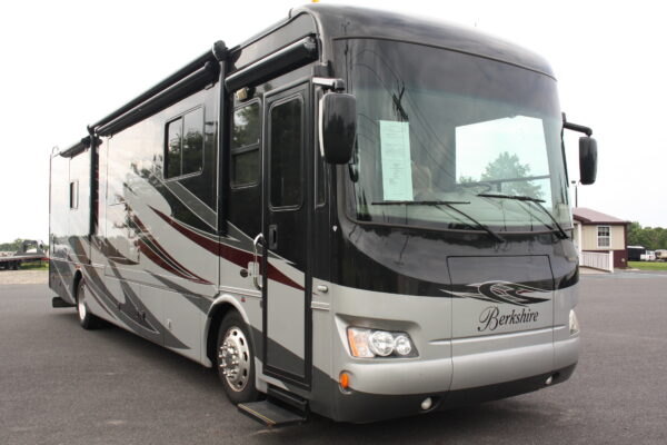 2013 FOREST RIVER BERKSHIRE MOTORHOME - Image 3