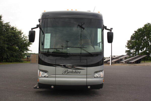 2013 FOREST RIVER BERKSHIRE MOTORHOME - Image 2