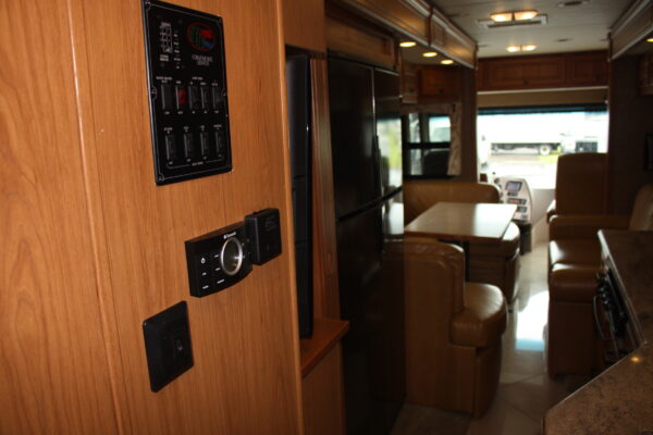 2013 FOREST RIVER BERKSHIRE MOTORHOME - Image 13