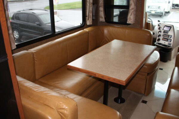 2013 FOREST RIVER BERKSHIRE MOTORHOME - Image 14
