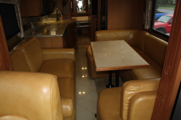2013 FOREST RIVER BERKSHIRE MOTORHOME - Image 16
