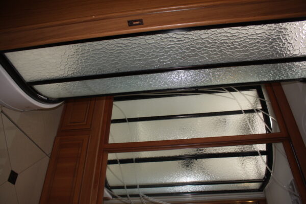 2013 FOREST RIVER BERKSHIRE MOTORHOME - Image 25