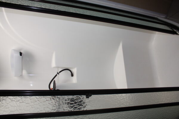 2013 FOREST RIVER BERKSHIRE MOTORHOME - Image 27