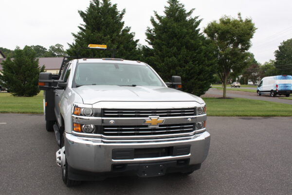 2015 CHEVROLET 3500HD OPEN UTILITY - Image 2