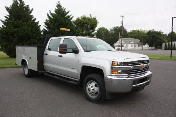 2015 CHEVROLET 3500HD OPEN UTILITY - Image 3