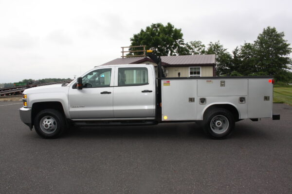 2015 CHEVROLET 3500HD OPEN UTILITY - Image 8