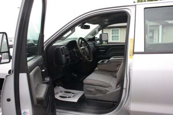 2015 CHEVROLET 3500HD OPEN UTILITY - Image 9