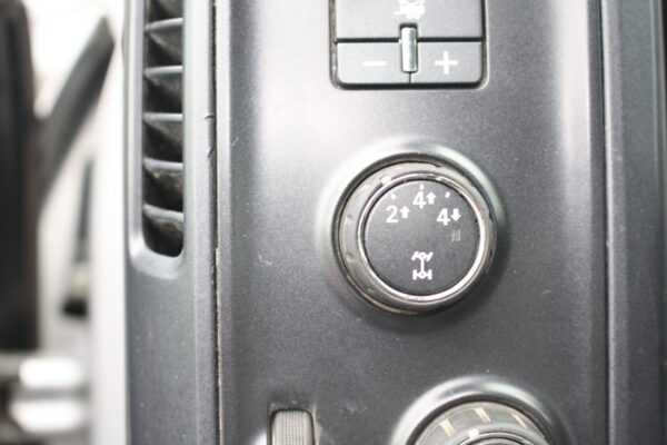 2015 CHEVROLET 3500HD OPEN UTILITY - Image 11