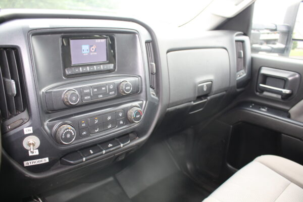 2015 CHEVROLET 3500HD OPEN UTILITY - Image 13