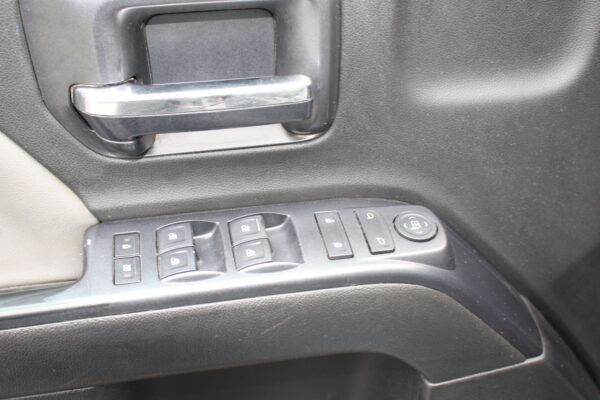 2015 CHEVROLET 3500HD OPEN UTILITY - Image 14