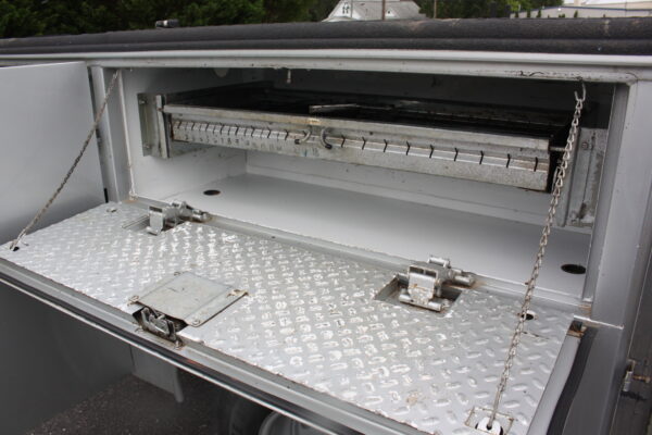 2015 CHEVROLET 3500HD OPEN UTILITY - Image 21