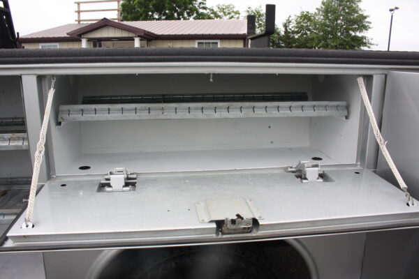 2015 CHEVROLET 3500HD OPEN UTILITY - Image 24