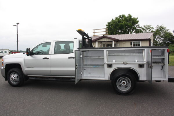 2015 CHEVROLET 3500HD OPEN UTILITY - Image 26