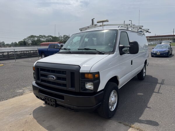 2013 FORD E250 UTILITY VAN - Image 4