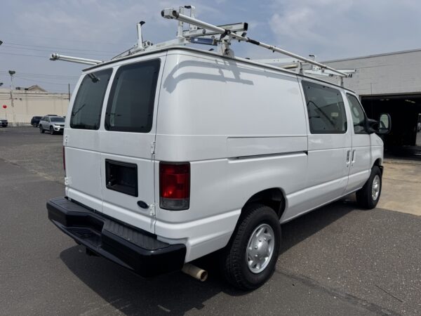 2013 FORD E250 UTILITY VAN - Image 2