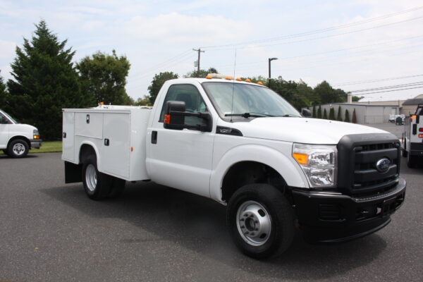 2015 Ford F350 4x4 Utility Truck - Image 3
