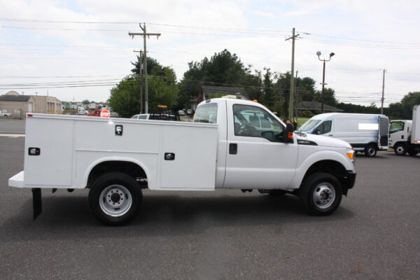 2015 Ford F350 4x4 Utility Truck - Image 4