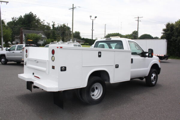 2015 Ford F350 4x4 Utility Truck - Image 5