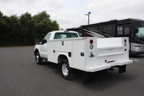2015 Ford F350 4x4 Utility Truck - Image 7