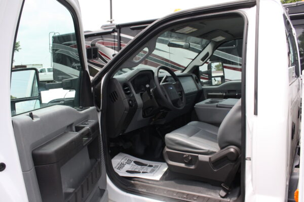 2015 Ford F350 4x4 Utility Truck - Image 10