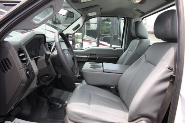 2015 Ford F350 4x4 Utility Truck - Image 11