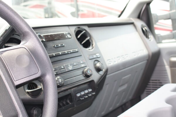 2015 Ford F350 4x4 Utility Truck - Image 13