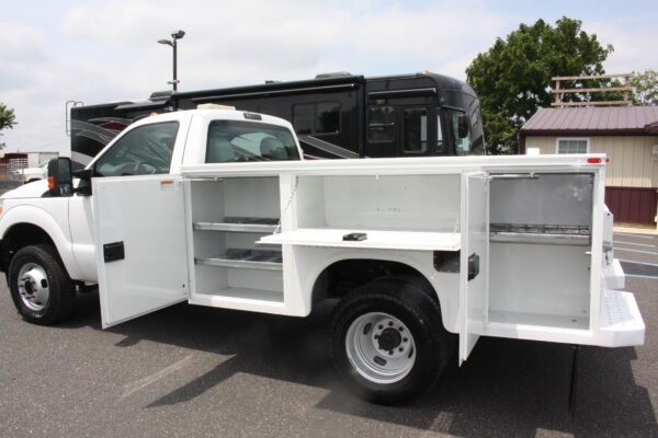 2015 Ford F350 4x4 Utility Truck - Image 16
