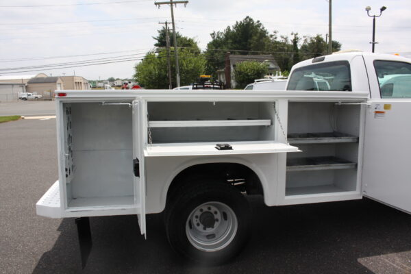 2015 Ford F350 4x4 Utility Truck - Image 20