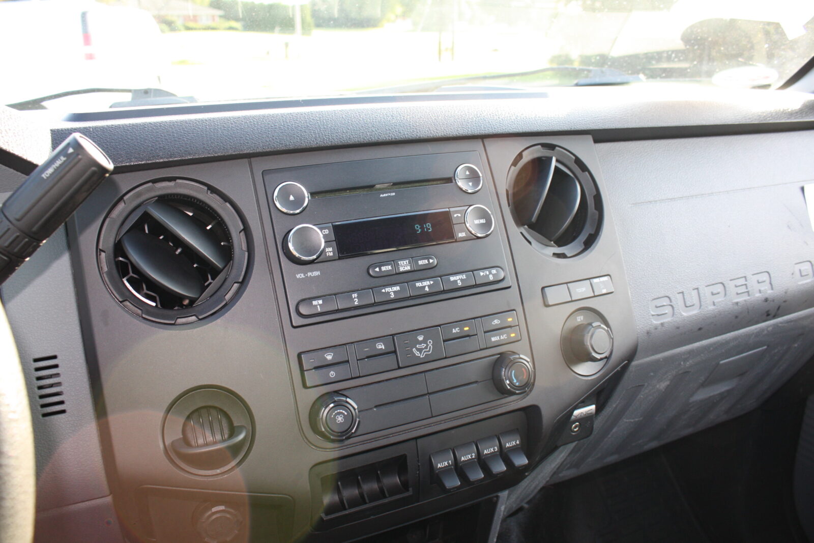 IMG_1127 2016 FORD F350 12FT STAKE BODY TRUCK - Image 13